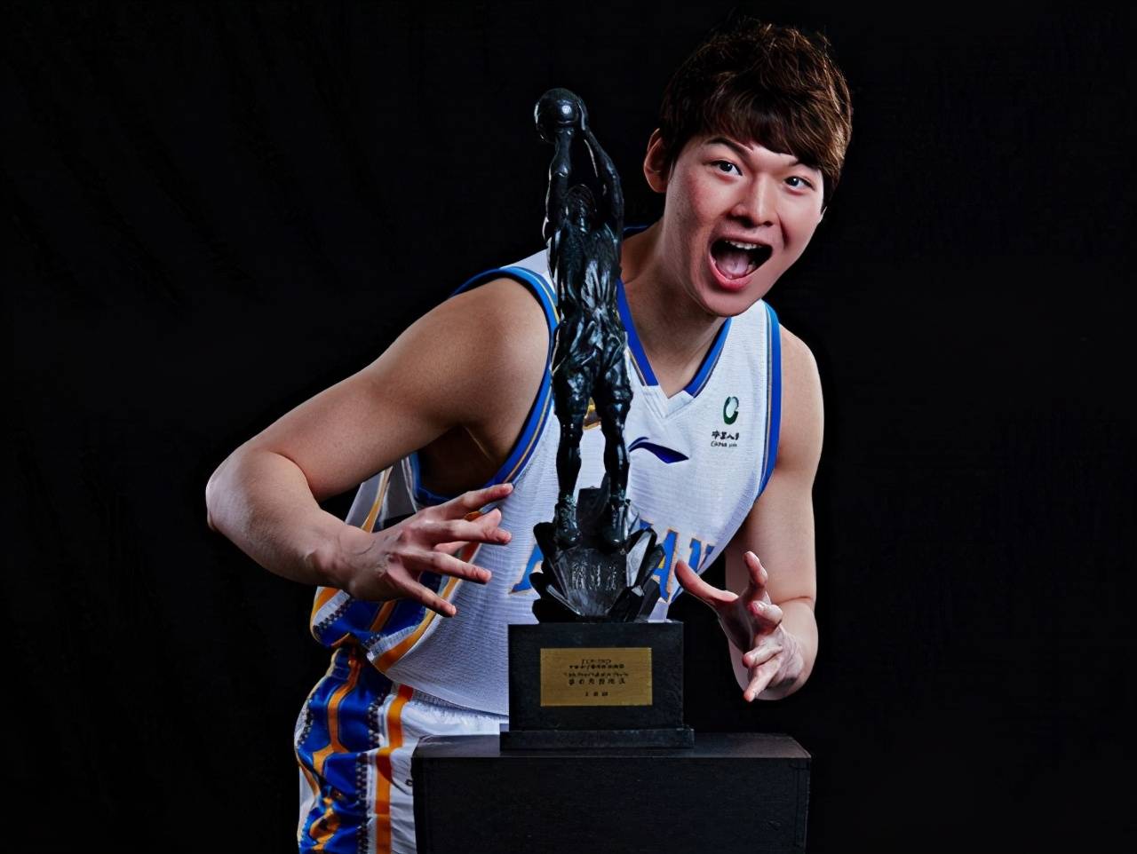 开云官网莱比锡训练开放日；冲刺阶段再遭质疑引欢呼；CBA常规赛在即；球队文化再被提及的简单介绍