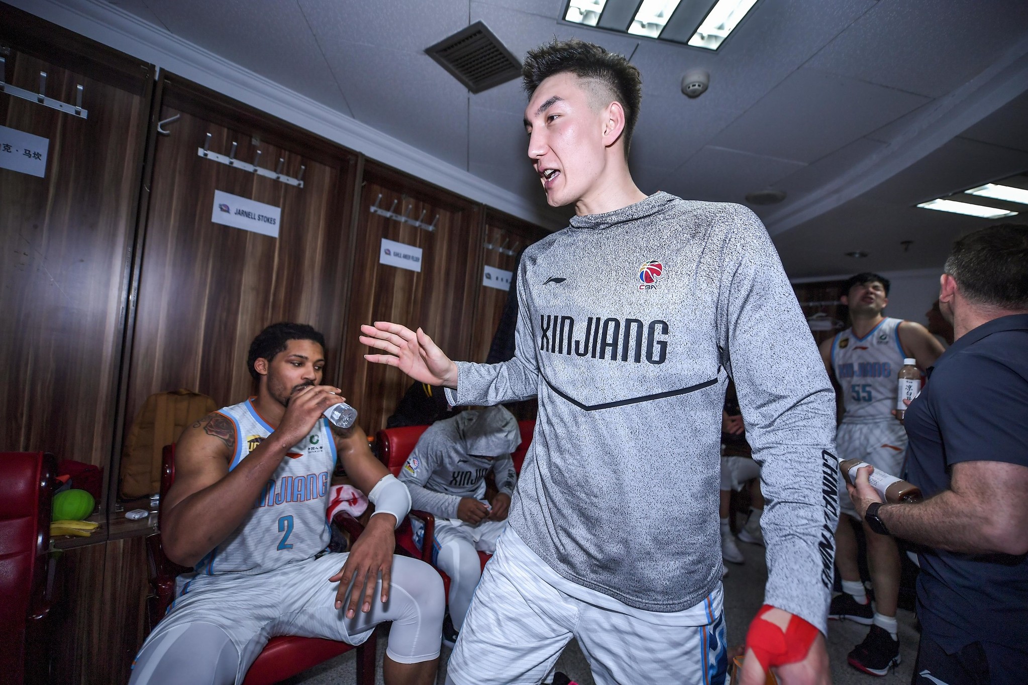 开云武汉三镇迎NBA总决赛关键赛；清晨更衣室发声；更衣室稳定；身体对抗强度拉满的简单介绍